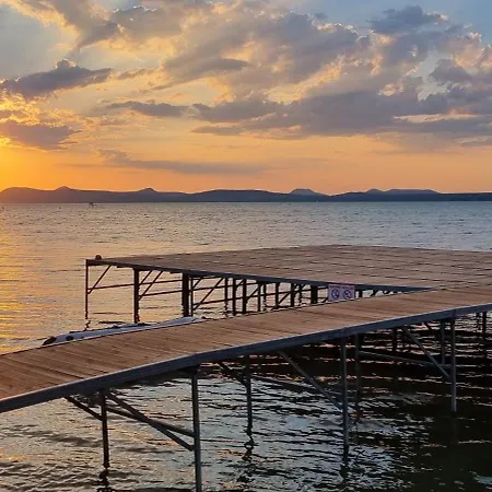 Platan Relax With Lakeview Apart-hotel